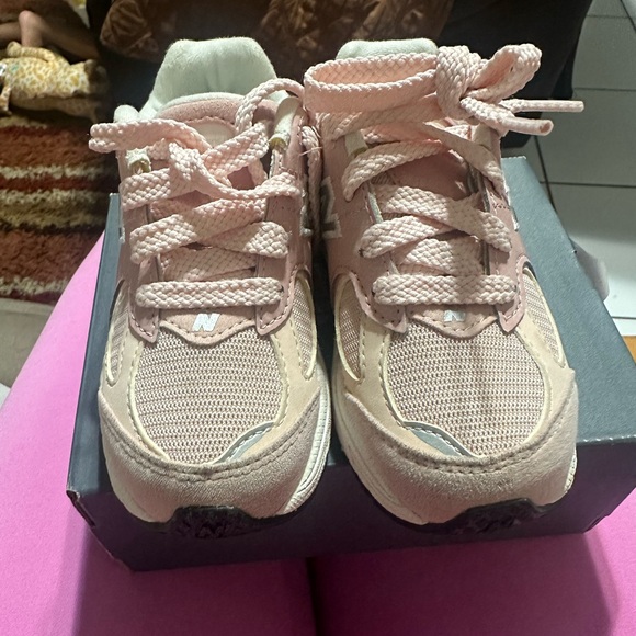New balance 2002r toddler - Picture 3 of 6